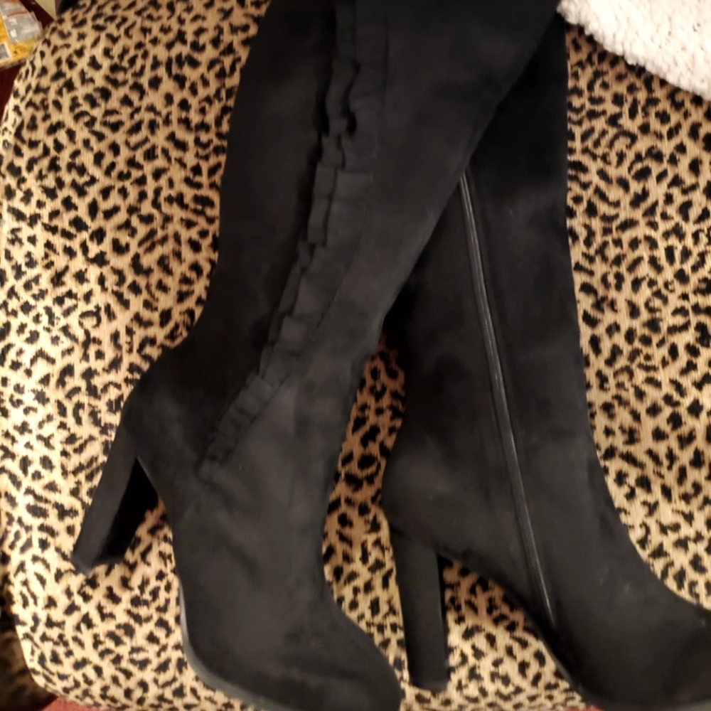 NWOB Black suede heeled boot with ruffle